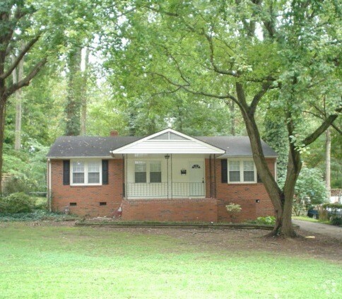 Building Photo - Ranch Style House with a Fenced-in Back Ya...