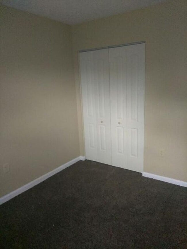 Building Photo - 4904 Saddlebrook Ln Unit 4 Rental