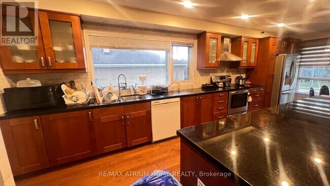 Photo - 949 Willowdale Ave