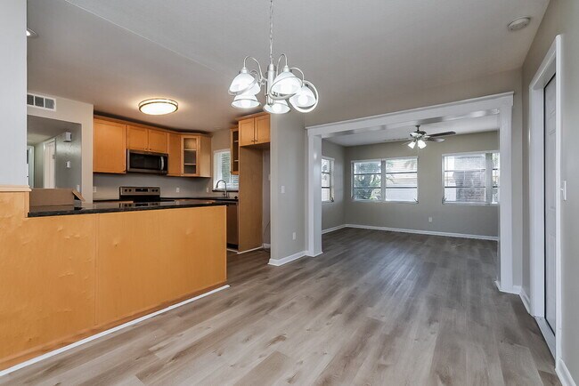 Photo - 339 Regina Dr S