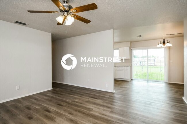 Photo - 3 Bedroom Pet-Friendly Home in WINTER HAVEN, FL with Main Street Renewal