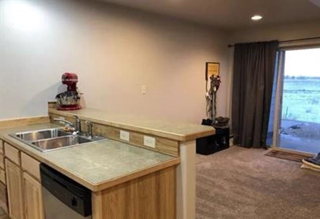 Building Photo - 3 bedroom 2 1/2 bath in Bozeman Rental