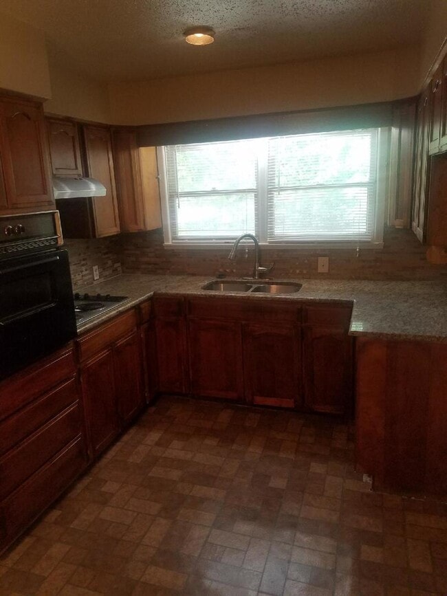 Photo - Single-family home Located in East Handley...