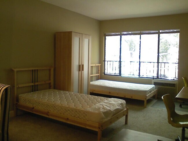 Photo - 10982 Roebling Ave Unidad 4
