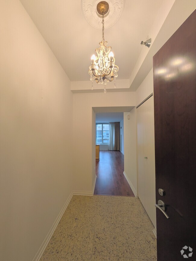 Building Photo - 33 W Ontario St Unit 37 C Rental