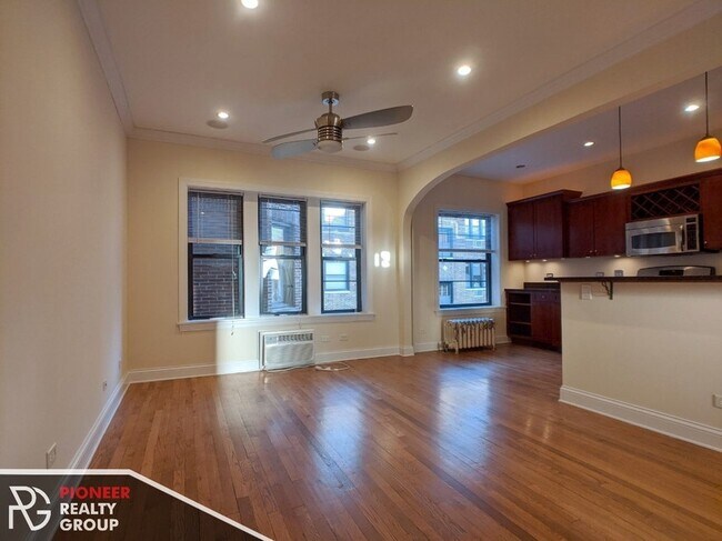 Photo - 736 W Addison St Unidad 2