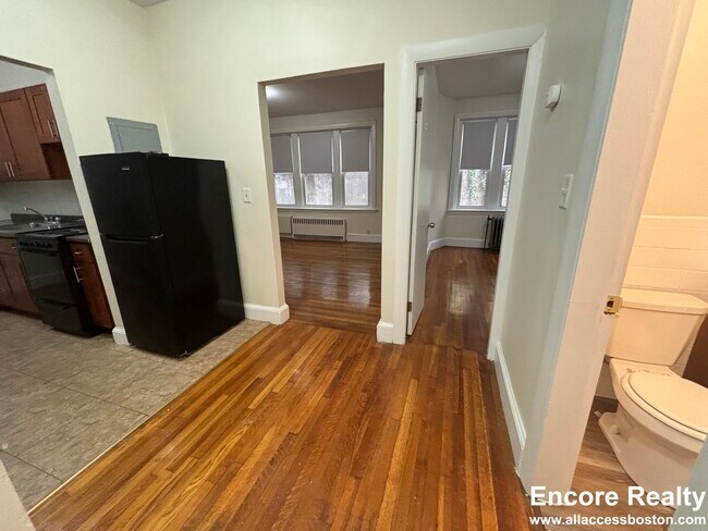 85 Lancaster Ter Unit 107
