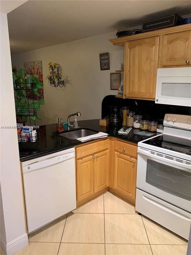 Photo - 210 SW 11th St Unit 204