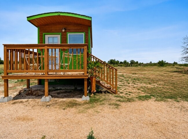 Building Photo - 685 Englehart