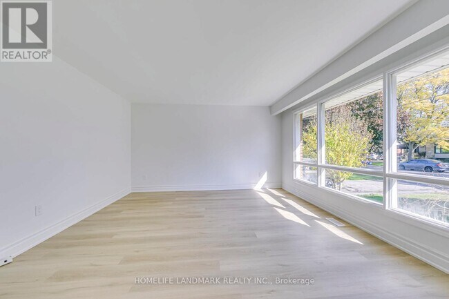 Photo - 146 Manning Ave