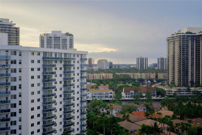Photo - 19370 Collins Ave Unidad 1614