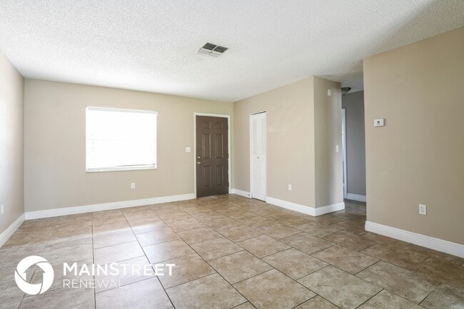 Photo - 10315 White Cedar St