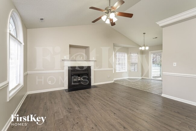 Photo - 940 Londonderry Dr