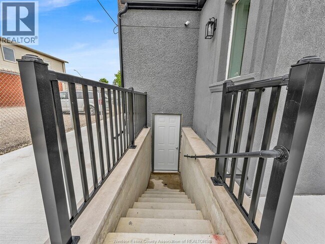 Photo - 1657-59 Drouillard Rd