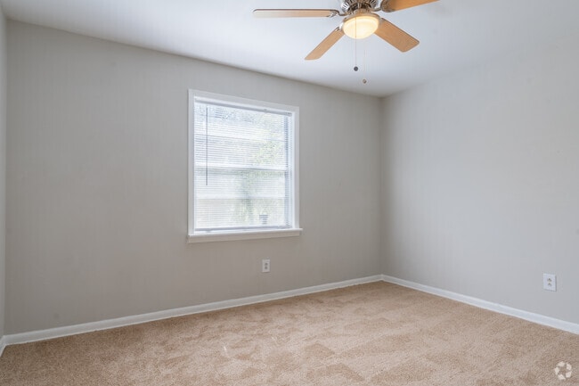 2BR, 1BA - 850SF - Bedroom