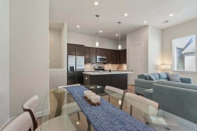Photo - 126 Knightsbridge Park Ln