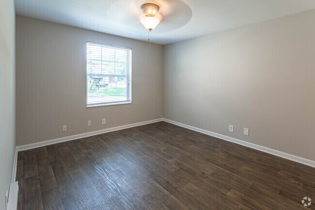 1 BR, 1 BA - 550 SF