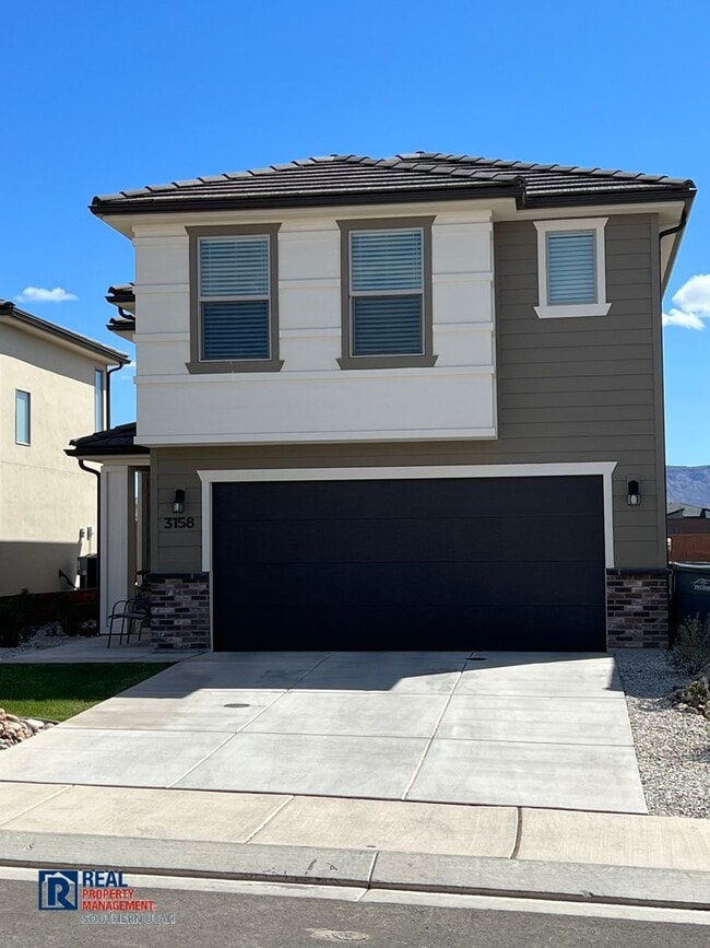 Photo - Large 4 Bedroom home in Desert Hollows