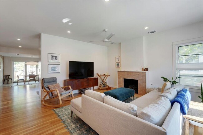 Photo - 4602 Eilers Ave