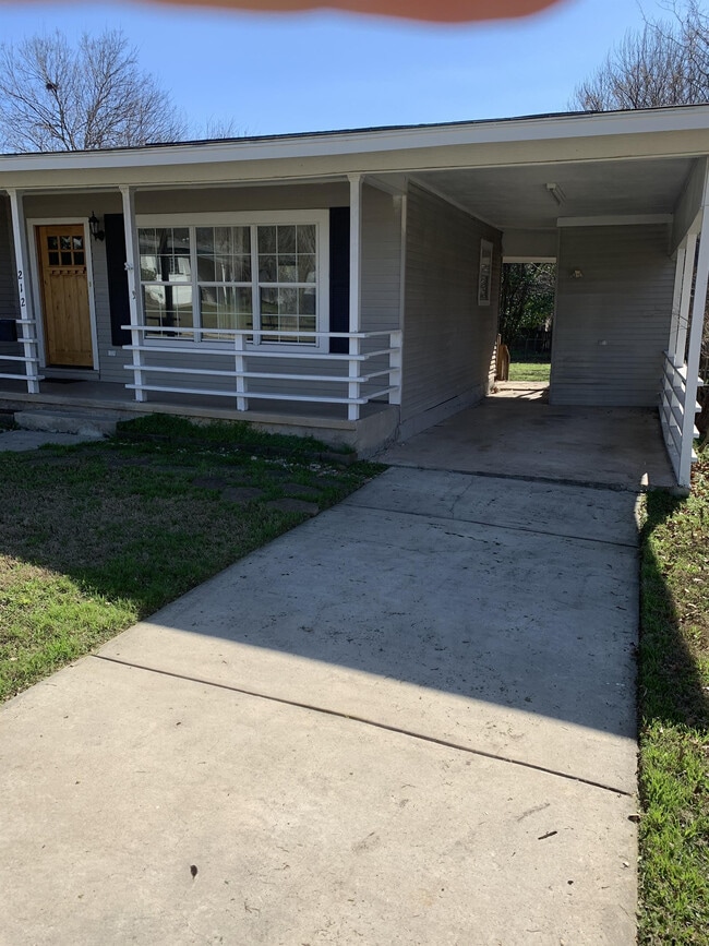 Photo - 212 Lyman Dr