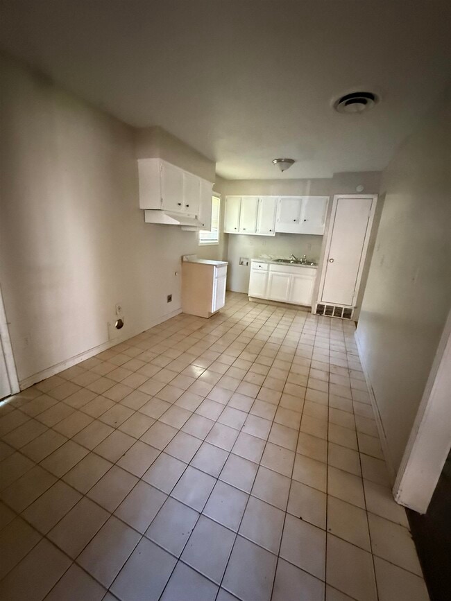 Photo - 820 Archie Dr