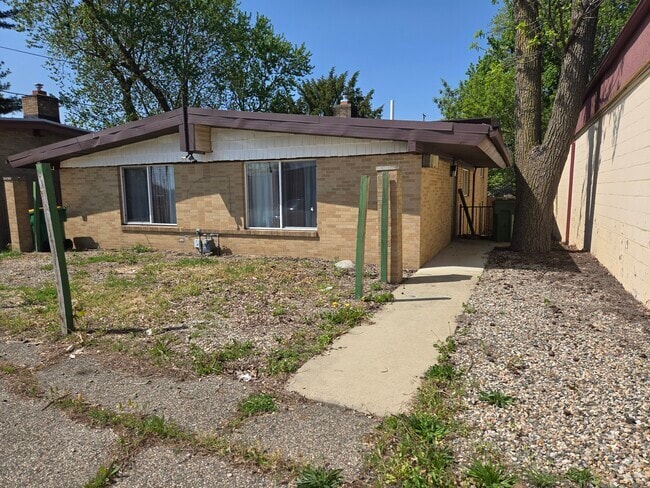Building Photo - 124 Lakeview Ave Unit A Rental