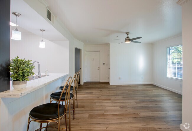 2BR, 1BA - 847SF