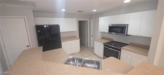 Photo - 4306-4305 5th St W
