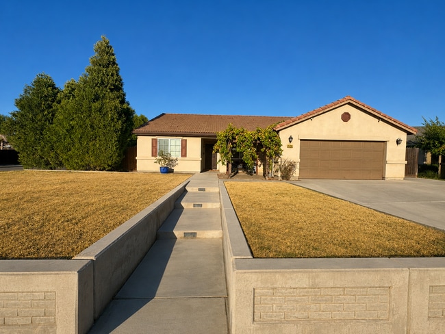 Building Photo - 3290 N Vista Ave