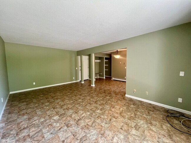 Photo - 1 Bedroom, 1 Bathroom Apartment In Desirable Location! Unit 35