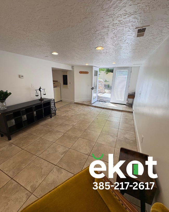 Photo - Birtok-3900 S Unit 2