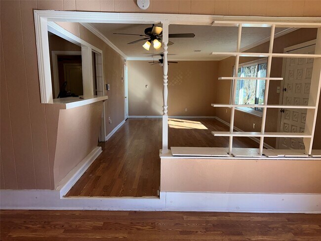 Photo - 5715 Beldart St