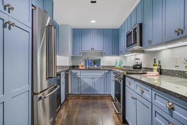 Building Photo - 48 Beacon St Unit #1R Rental