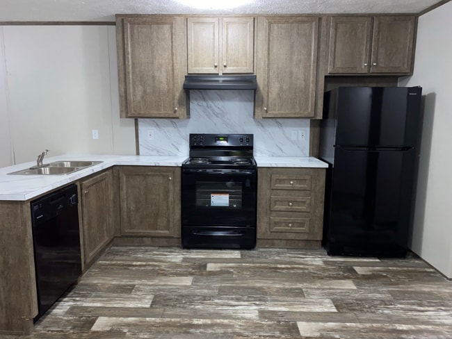 Photo - 225 W Fambrough St