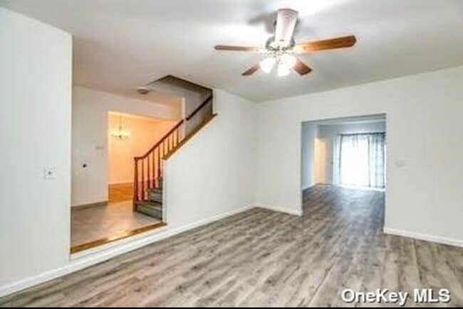 Photo - 370 Blue Point Rd