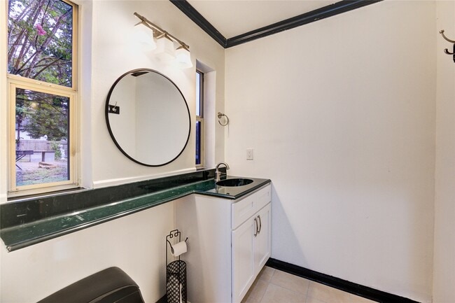 Photo - 303 Shady Glen Ln