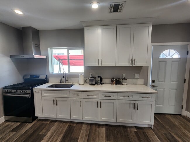 Photo - 9309 Dorrington Pl Unidad A