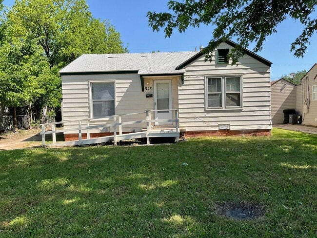 3 bed, 1 bath, 1 car garage - 3 bed, 1 bath, 1 car garage House