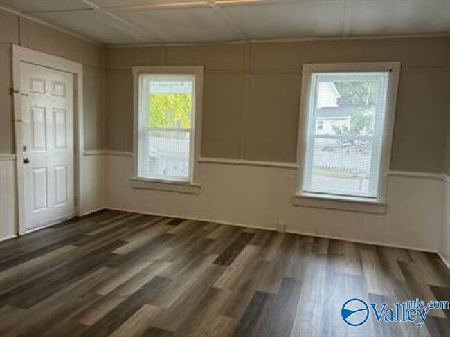 Photo - 3415 Alpine St SW