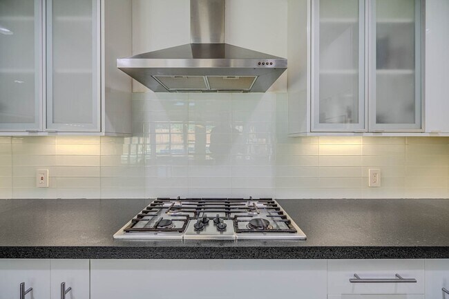 Photo - 12458 Woodthorpe Ln