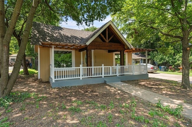 Photo - 2730 Gladstone Dr