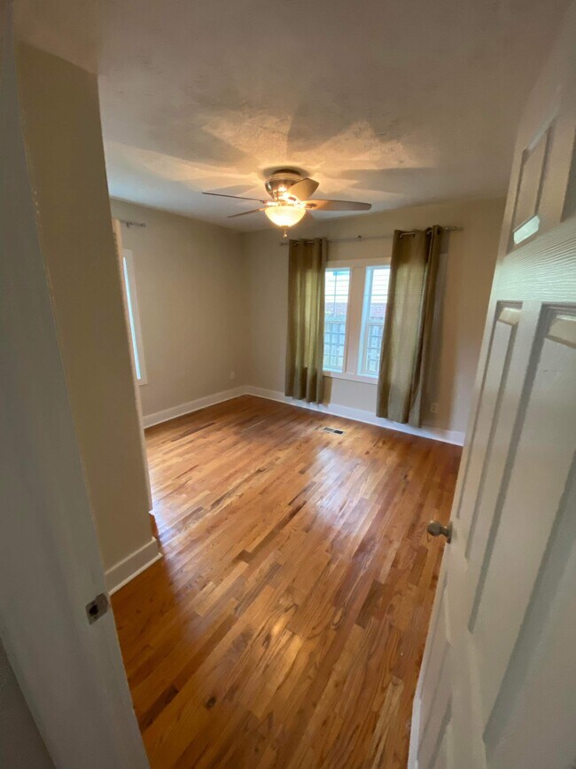 Photo - 1946 Memorial Dr SE