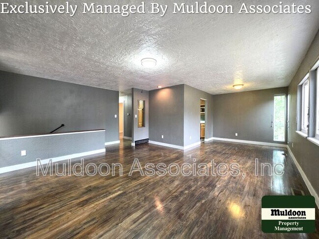 1450 Luna Vista St