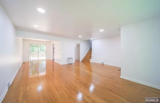 Photo - 10 Center St