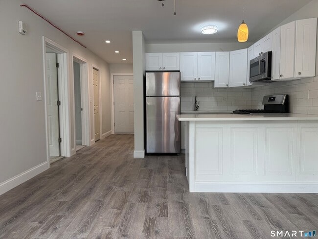 Photo - 1085 Whalley Ave