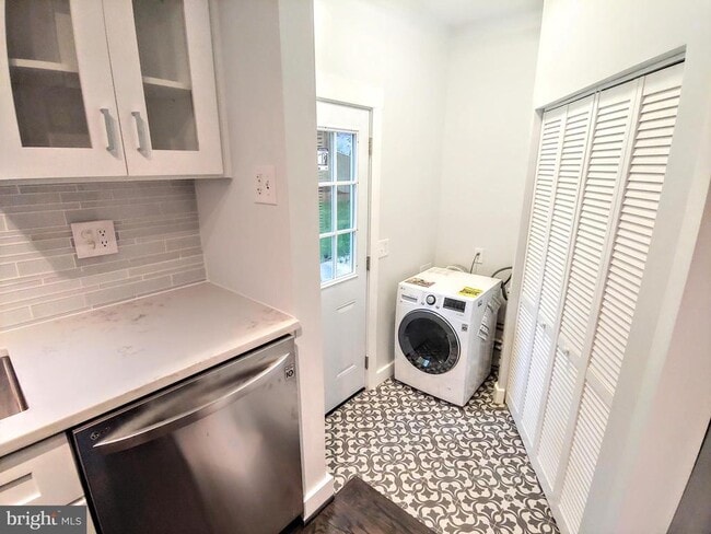 Photo - 2510 Jamaica Dr