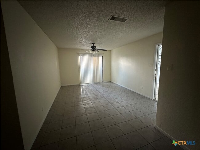 Building Photo - 2109 Hinkle Ave Unit B Rental