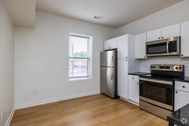 1BR, 1BA - 550SF - Kitchen