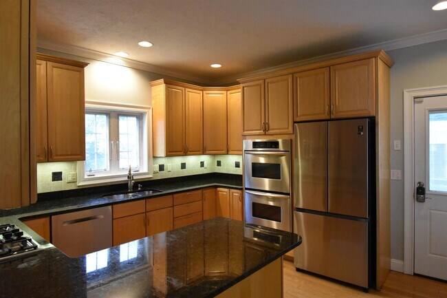 Photo - 2246 Elm St