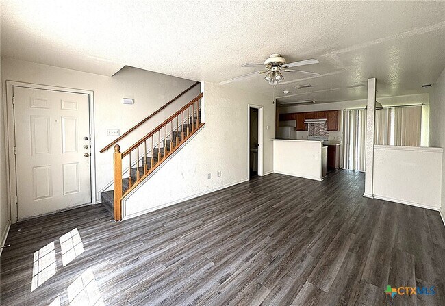 Photo - 5709 Redstone Dr Unidad D